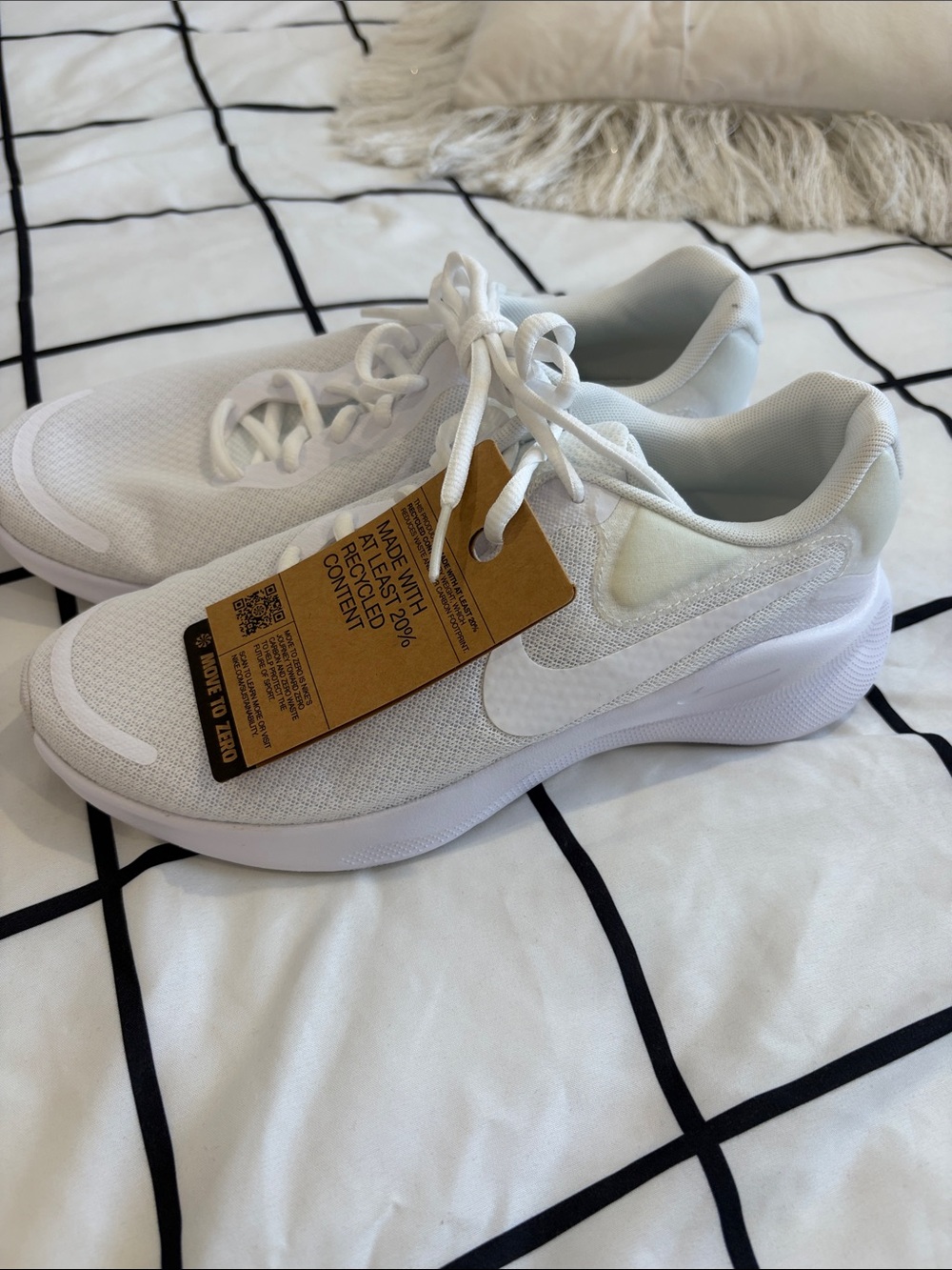 Nike Women's White Mesh Running Sneakers never worn